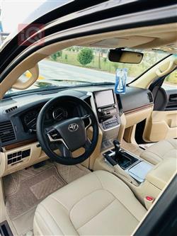 تۆیۆتا لاند کروزەر